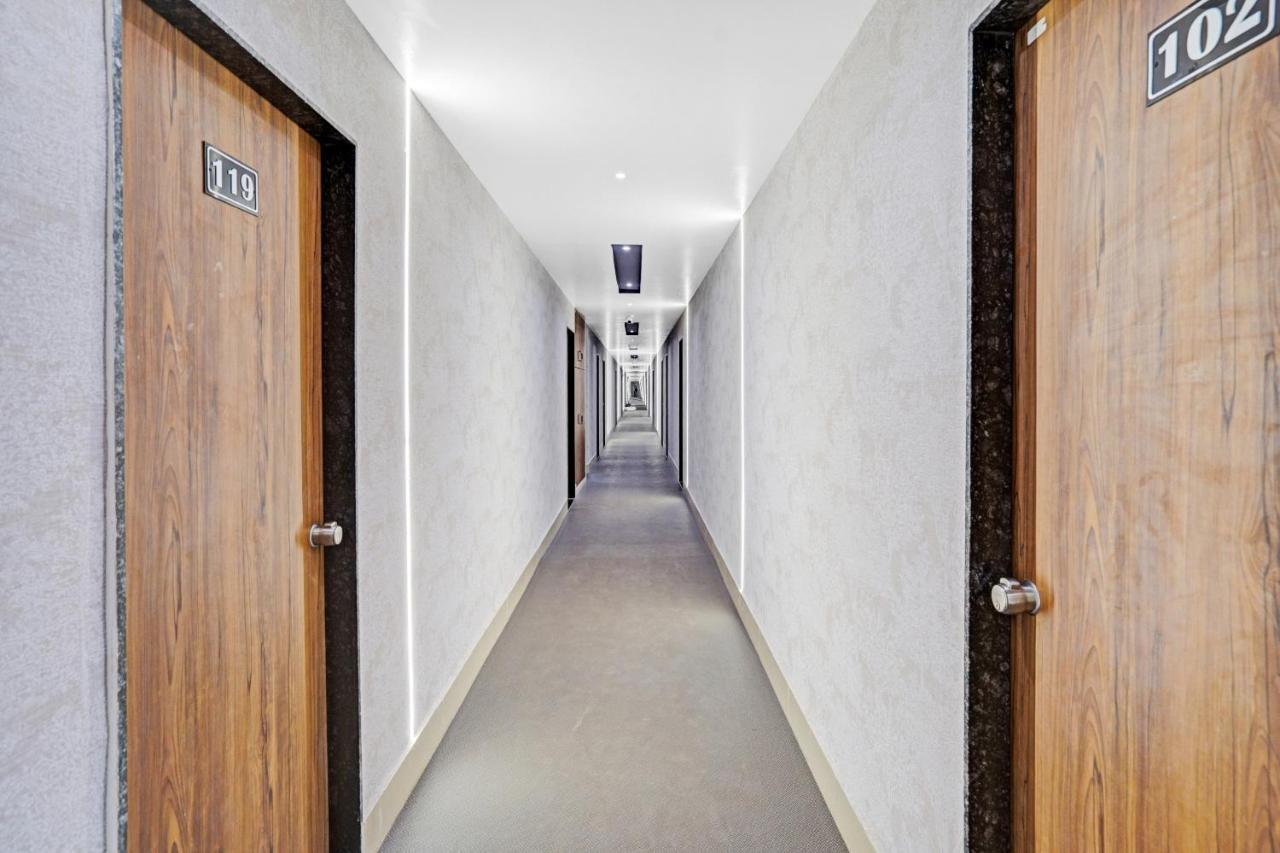 Collection O 83775 Hotel 4King Сурат Екстериор снимка