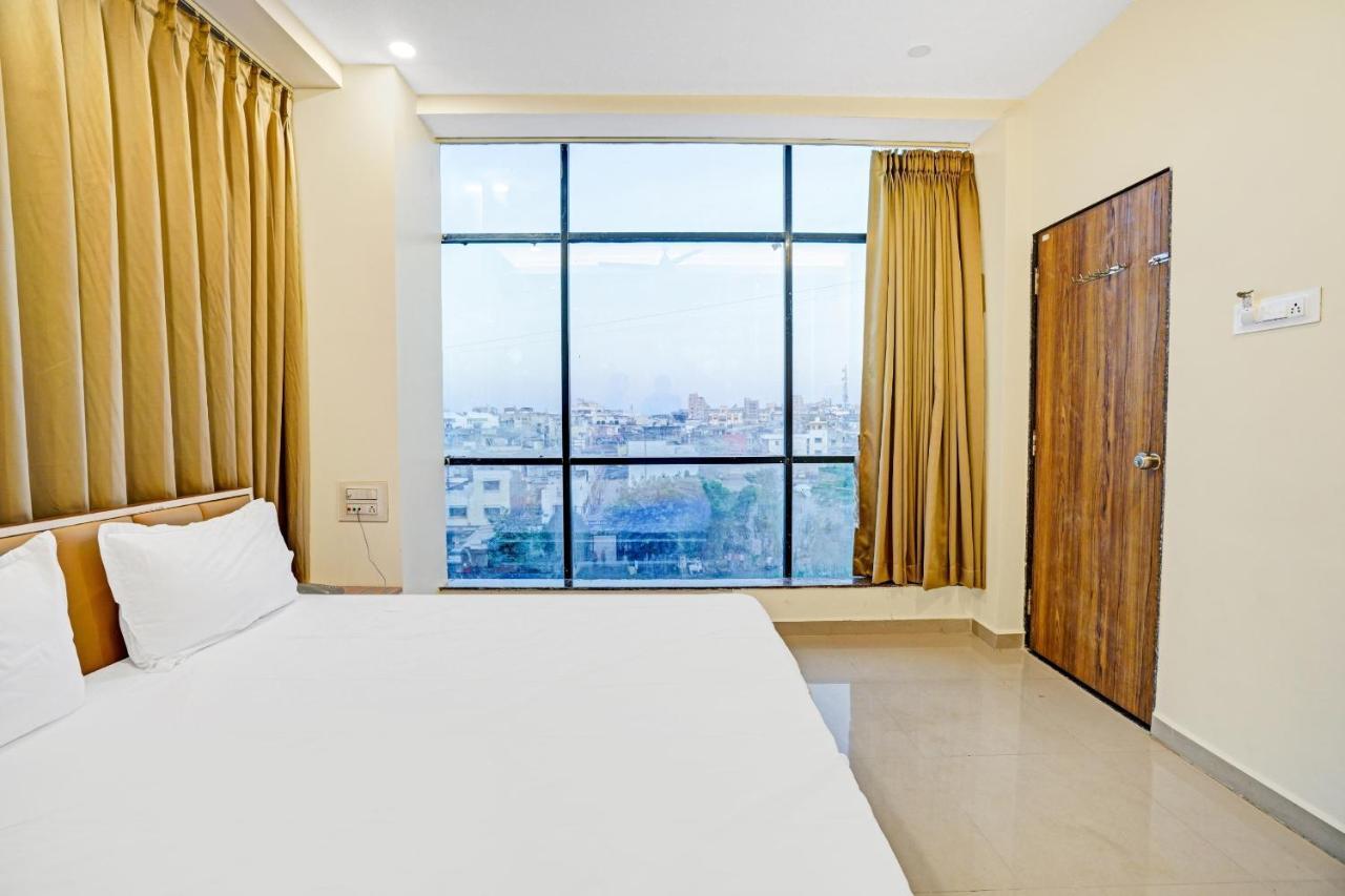 Collection O 83775 Hotel 4King Сурат Екстериор снимка