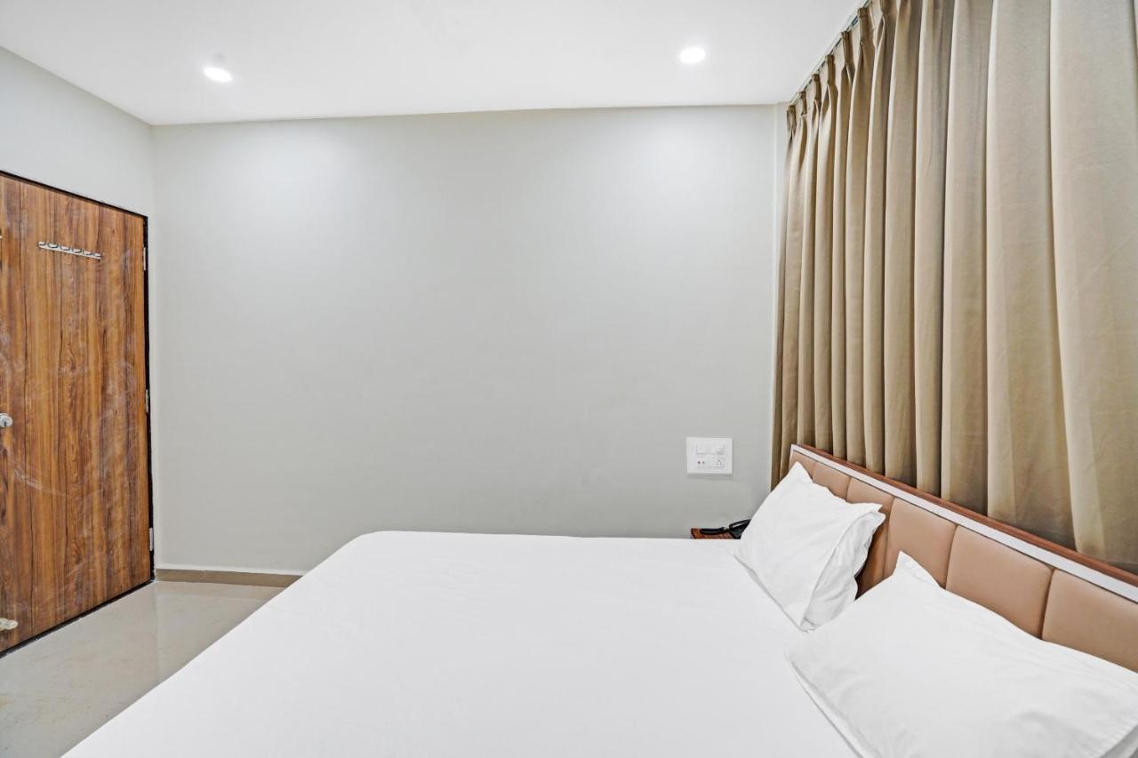Collection O 83775 Hotel 4King Сурат Екстериор снимка