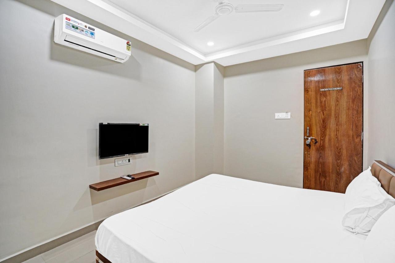 Collection O 83775 Hotel 4King Сурат Екстериор снимка