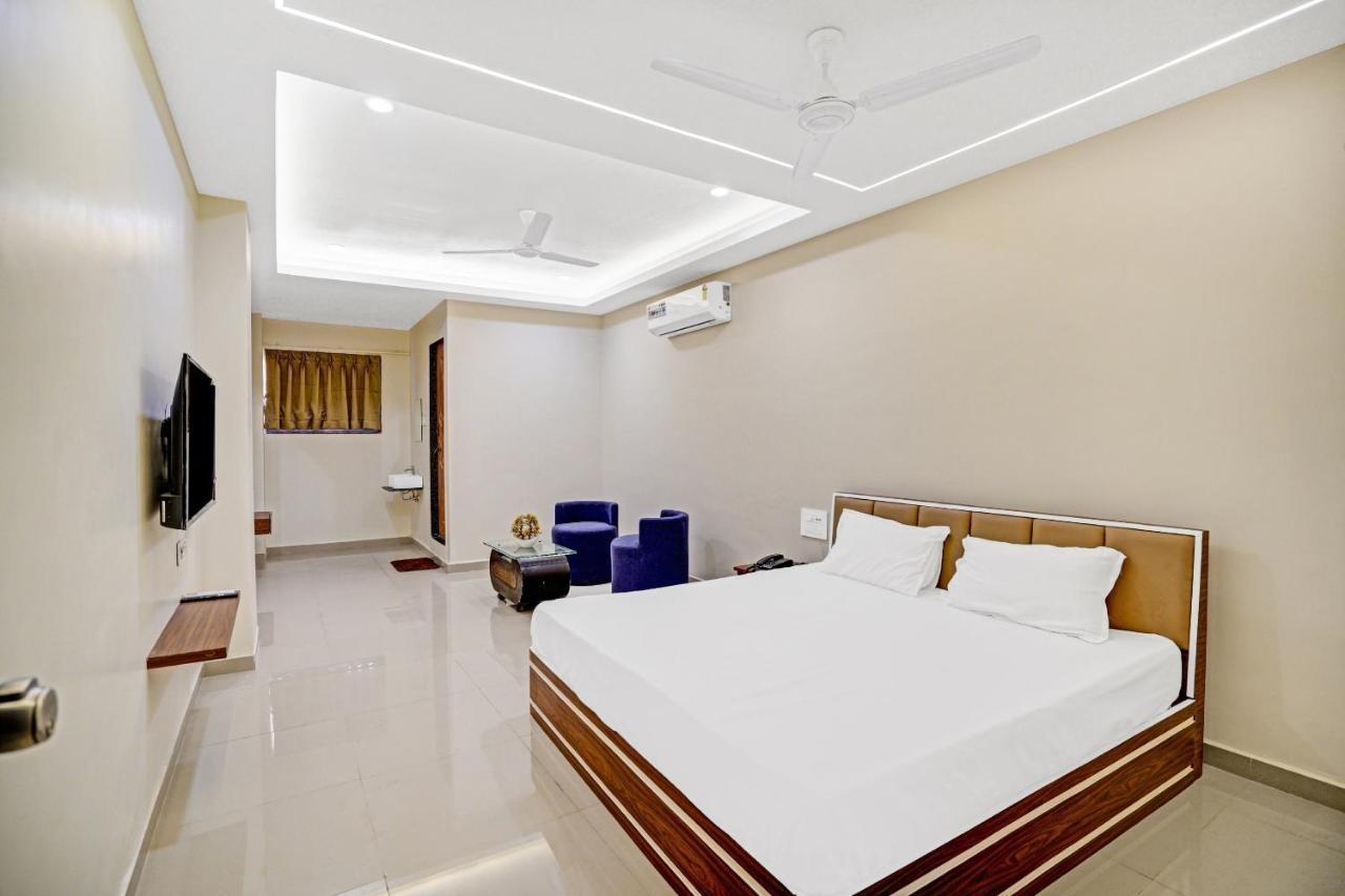 Collection O 83775 Hotel 4King Сурат Екстериор снимка