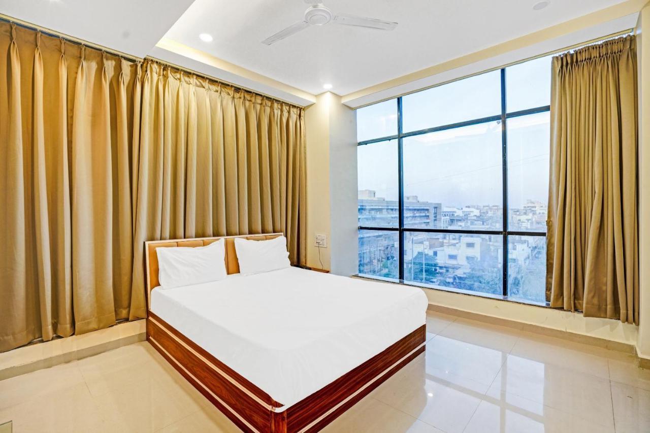 Collection O 83775 Hotel 4King Сурат Екстериор снимка