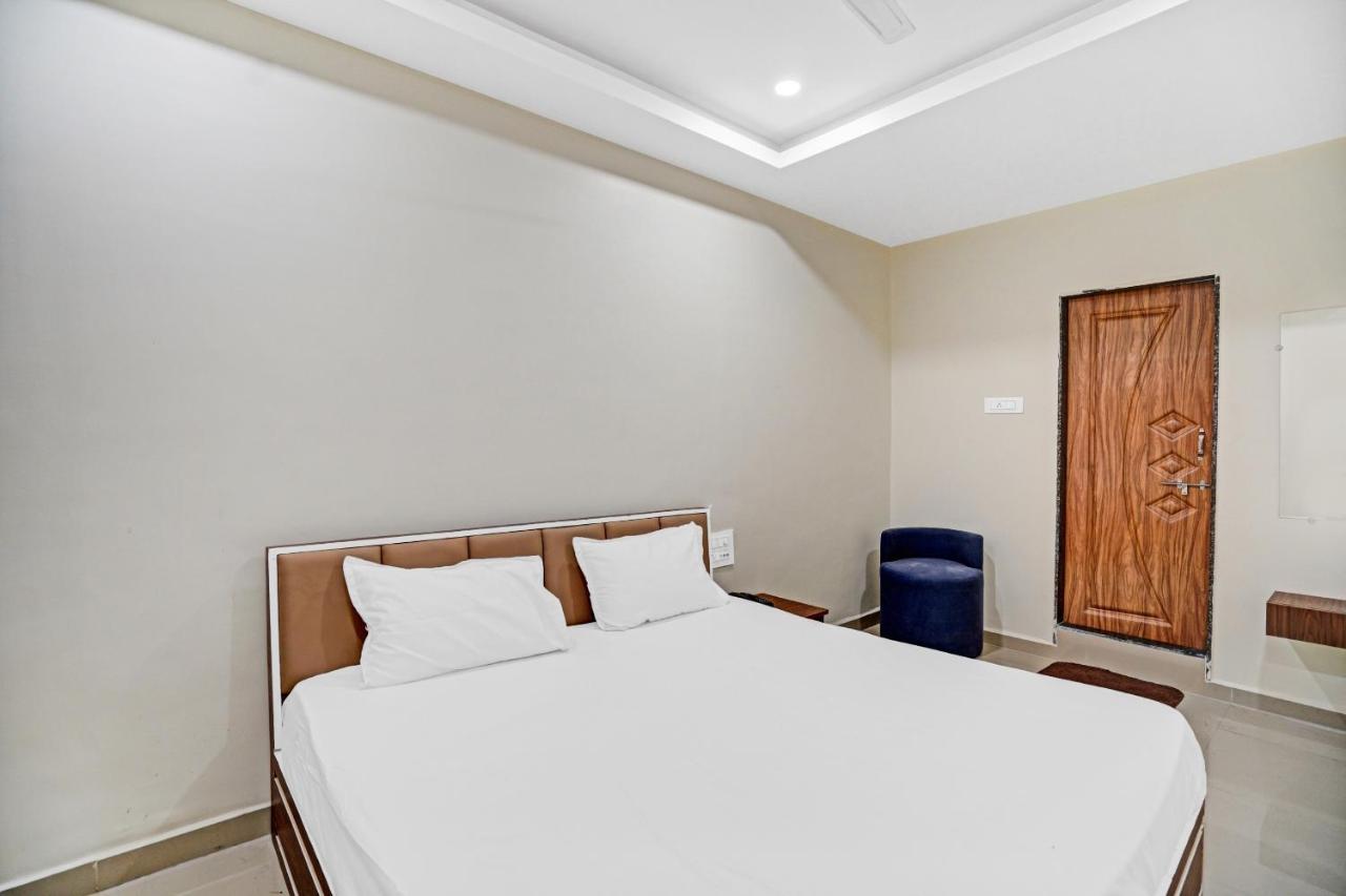 Collection O 83775 Hotel 4King Сурат Екстериор снимка